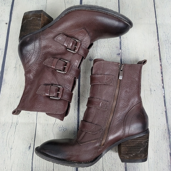 VINCE CAMUTO | Dassia leather burnished toe & heel buckle heeled boots - Picture 2 of 9